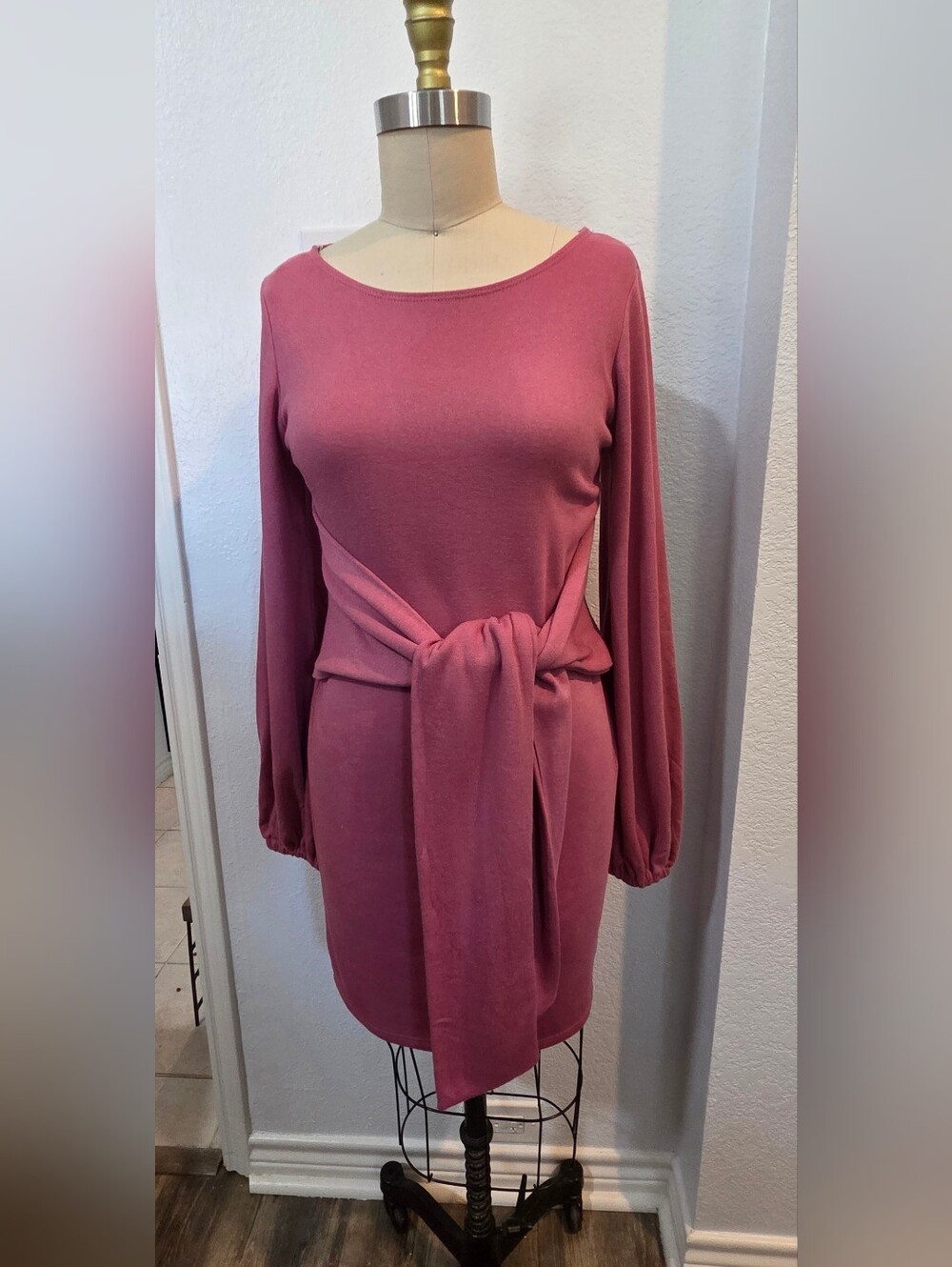 Long Sleeve Front Wrap Tie Bodycon Dress Silhouette in Dusty Rose Mauve Size Med